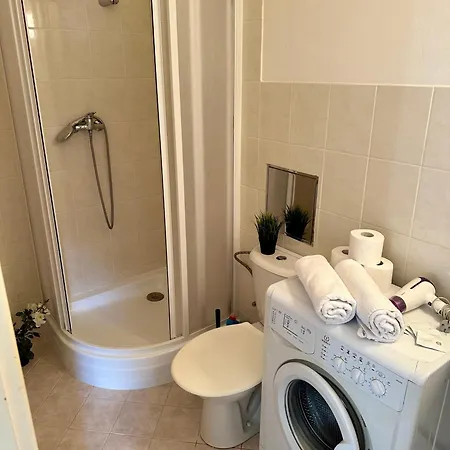 Downtown Kozatska Appartement Praag